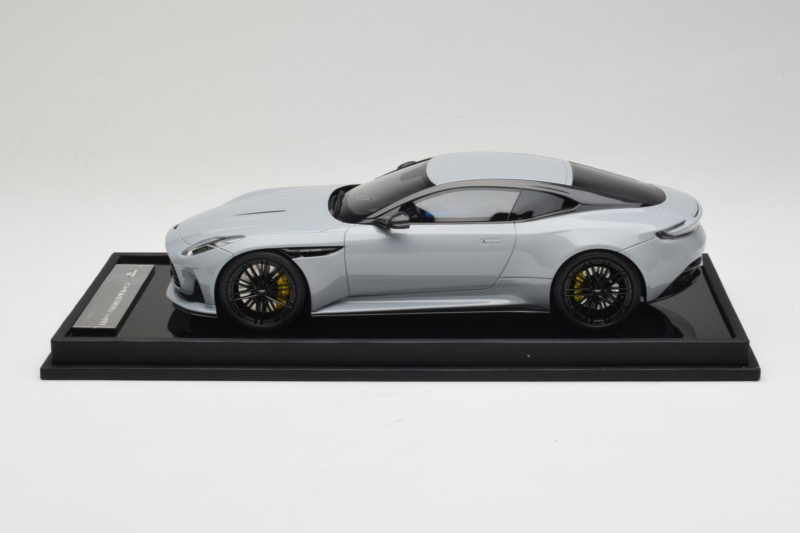 Aston Martin DB12 Nardo Gray MotorHelix 1:18 MH027NG Смола