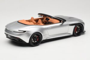 Aston Martin DB12 Volante Сребрист GT Spirit 1:18 GT945 Смола — снимка 2 от 6