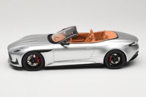 Aston Martin DB12 Volante Сребрист GT Spirit 1:18 GT945 Смола — снимка 3 от 6