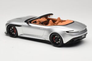 Aston Martin DB12 Volante Сребрист GT Spirit 1:18 GT945 Смола — снимка 5 от 6
