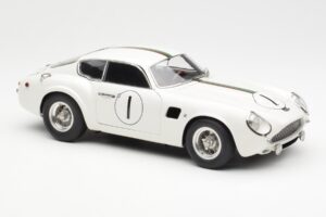 Aston Martin DB4 GT Zagato #1 24 Hours of Le Mans 1961 CMC 1:18 M-139 Метал — снимка 4 от 6