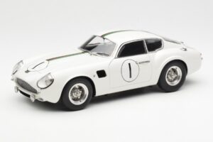 Aston Martin DB4 GT Zagato #1 24 Hours of Le Mans 1961 CMC 1:18 M-139 Метал