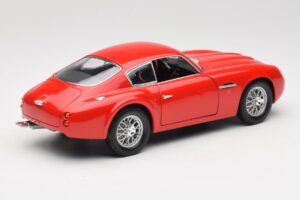 Aston Martin DB4 GT Zagato Червен Road Signature 1:18 92728 Метал — снимка 3 от 8