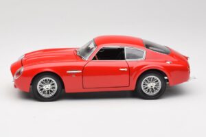 Aston Martin DB4 GT Zagato Червен Road Signature 1:18 92728 Метал — снимка 4 от 8