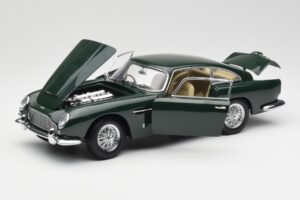 Aston Martin DB5 RHD Зелен AUTOart 1:18 70024 Метал — снимка 2 от 8