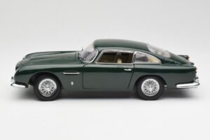 Aston Martin DB5 RHD Зелен AUTOart 1:18 70024 Метал — снимка 4 от 8