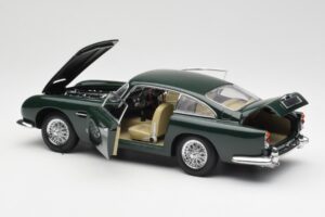 Aston Martin DB5 RHD Зелен AUTOart 1:18 70024 Метал — снимка 5 от 8