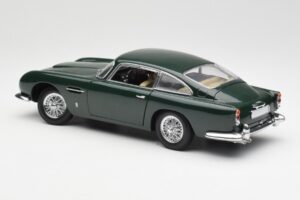 Aston Martin DB5 RHD Зелен AUTOart 1:18 70024 Метал — снимка 7 от 8