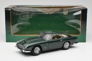 Aston Martin DB5 RHD Зелен AUTOart 1:18 70024 Метал — снимка 8 от 8