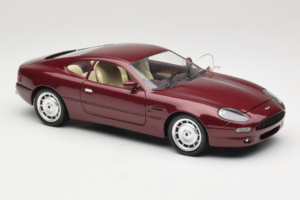 Aston Martin DB7 Червен Guiloy 1:18 67550 Метал — снимка 6 от 8