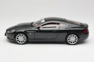 Aston Martin DB9 Черен Solido 1:18 15025600 Метал — снимка 4 от 8