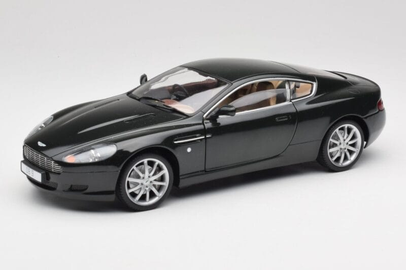 Aston Martin DB9 Черен Solido 1:18 15025600 Метал