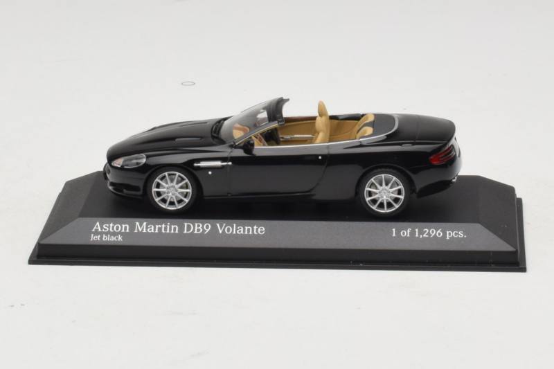 Aston Martin DB9 Кабриолет Черен Minichamps 1:43 400137330 Метал