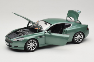Aston Martin DB9 Зелен Minichamps 1:18 150137322 Метал — снимка 2 от 8