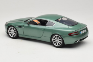 Aston Martin DB9 Зелен Minichamps 1:18 150137322 Метал — снимка 7 от 8