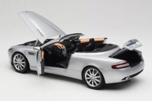 Aston Martin DB9 Volante Сребрист Minichamps 1:18 150137334 Метал — снимка 5 от 8