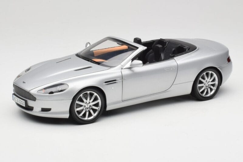 Aston Martin DB9 Volante Сребрист Minichamps 1:18 150137334 Метал