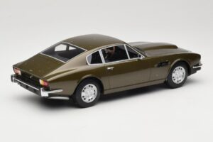 Aston Martin DBS Olive Зелен CMR 1:18 CMR003 Метал — снимка 2 от 6