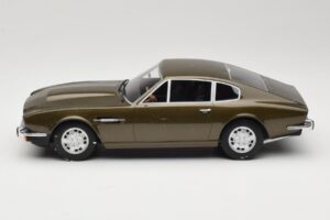 Aston Martin DBS Olive Зелен CMR 1:18 CMR003 Метал — снимка 3 от 6