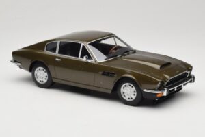 Aston Martin DBS Olive Зелен CMR 1:18 CMR003 Метал — снимка 4 от 6