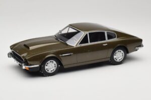 Aston Martin DBS Olive Зелен CMR 1:18 CMR003 Метал
