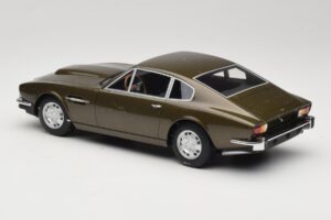 Aston Martin DBS Olive Зелен CMR 1:18 CMR003 Метал — снимка 5 от 6