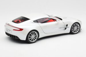 Aston Martin One-77 Morning Frost Бял AUTOart 1:18 70244 Метал — снимка 3 от 8