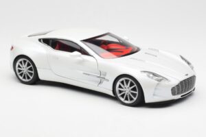 Aston Martin One-77 Morning Frost Бял AUTOart 1:18 70244 Метал — снимка 6 от 8