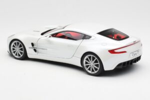 Aston Martin One-77 Morning Frost Бял AUTOart 1:18 70244 Метал — снимка 7 от 8