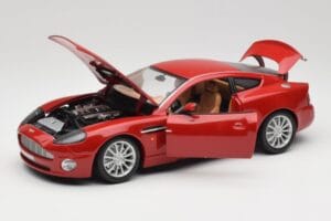 Aston Martin V12 Vanquish Червен Bburago 1:18 34063 Метал — снимка 2 от 8