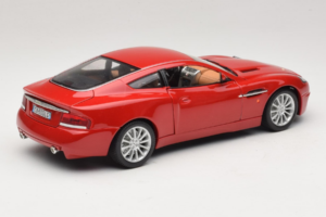 Aston Martin V12 Vanquish Червен Bburago 1:18 33334063 Метал — снимка 3 от 8
