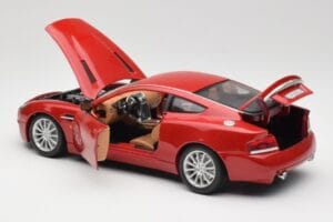 Aston Martin V12 Vanquish Червен Bburago 1:18 34063 Метал — снимка 5 от 8