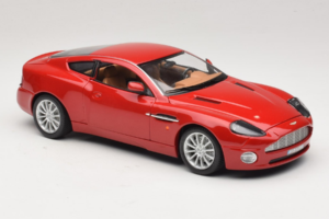 Aston Martin V12 Vanquish Червен Bburago 1:18 33334063 Метал — снимка 6 от 8