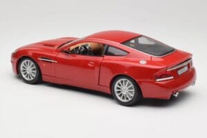 Aston Martin V12 Vanquish Червен Bburago 1:18 34063 Метал — снимка 7 от 8