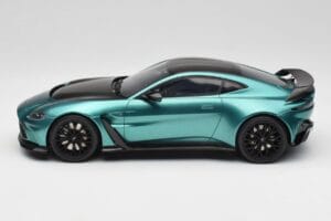 Aston Martin V12 Vantage Racing Green GT Spirit 1:18 GT922 Смола — снимка 3 от 6