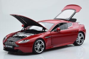 Aston Martin V12 Vantage Червен AUTOart 1:18 70208 Метал — снимка 2 от 8