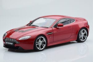 Aston Martin V12 Vantage Червен AUTOart 1:18 70208 Метал