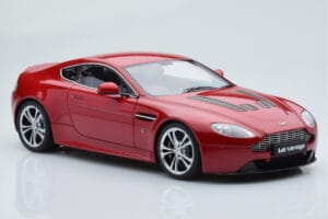 Aston Martin V12 Vantage Червен AUTOart 1:18 70208 Метал — снимка 6 от 8