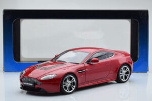 Aston Martin V12 Vantage Червен AUTOart 1:18 70208 Метал — снимка 8 от 8