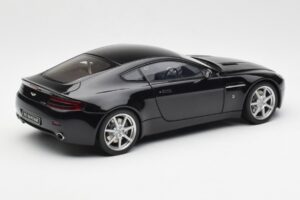 Aston Martin V8 Vantage Onyx Черен AUTOart 1:18 70202 Метал — снимка 3 от 8