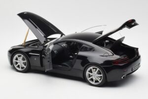 Aston Martin V8 Vantage Onyx Черен AUTOart 1:18 70202 Метал — снимка 5 от 8