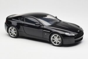 Aston Martin V8 Vantage Onyx Черен AUTOart 1:18 70202 Метал — снимка 6 от 8