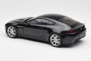 Aston Martin V8 Vantage Onyx Черен AUTOart 1:18 70202 Метал — снимка 7 от 8