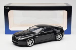 Aston Martin V8 Vantage Onyx Черен AUTOart 1:18 70202 Метал — снимка 8 от 8