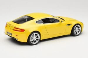 Aston Martin V8 Vantage Жълт Hot Wheels 1:18 G7159 Метал — снимка 3 от 8
