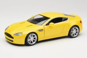 Aston Martin V8 Vantage Жълт Hot Wheels 1:18 G7159 Метал