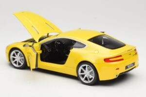 Aston Martin V8 Vantage Жълт Hot Wheels 1:18 G7159 Метал — снимка 5 от 8