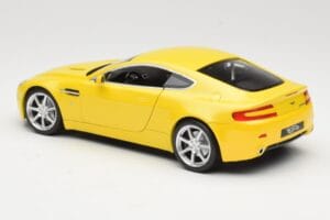 Aston Martin V8 Vantage Жълт Hot Wheels 1:18 G7159 Метал — снимка 7 от 8