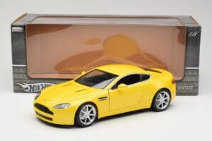 Aston Martin V8 Vantage Жълт Hot Wheels 1:18 G7159 Метал — снимка 8 от 8