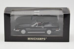 Aston Martin V8 Volante Черен Minichamps 1:43 400137730 Метал — снимка 4 от 4